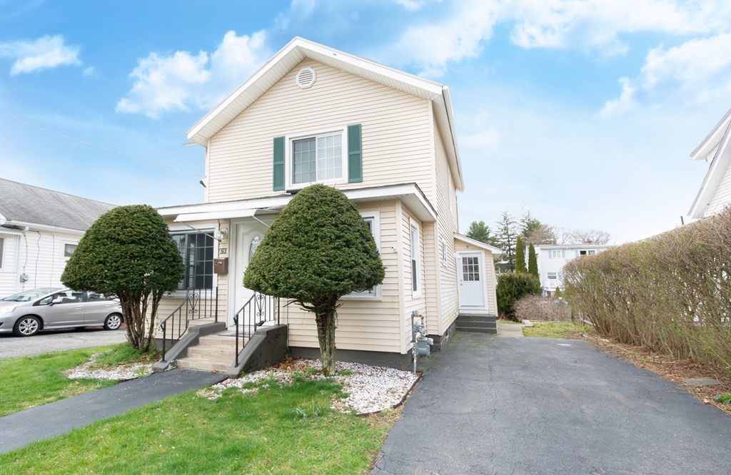26 Gordon Road Shrewsbury, MA 01545 - Photo 3 of 29 Gallery Image 3
