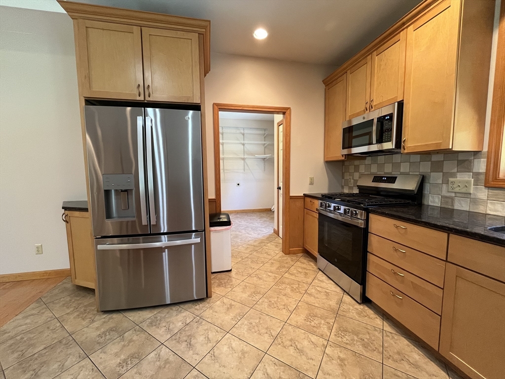 20 Gaspee Street Chicopee, MA 01013 - Photo 6 of 30