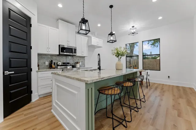 $2,050 | 518 Clinton Street, Unit B, Conroe, TX 77301