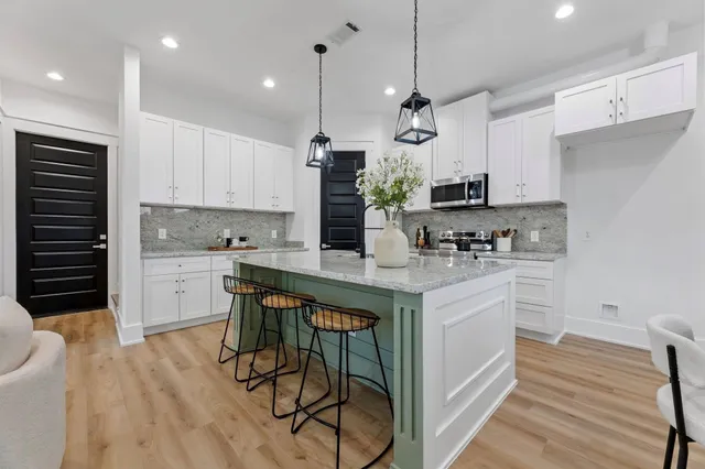 $2,050 | 518 Clinton Street, Unit B, Conroe, TX 77301