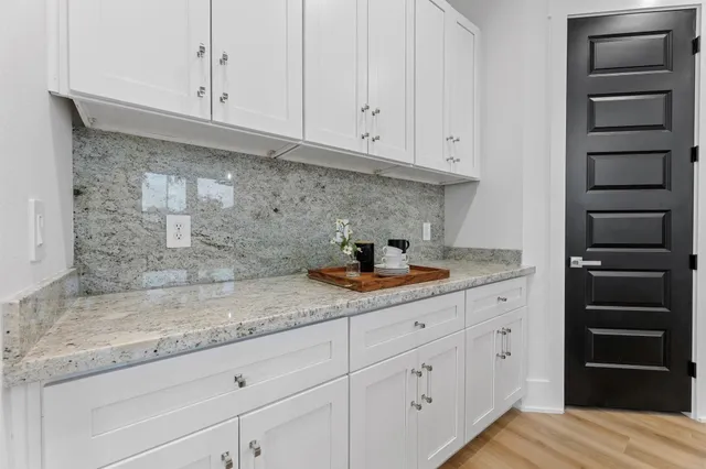 $2,050 | 518 Clinton Street, Unit B, Conroe, TX 77301