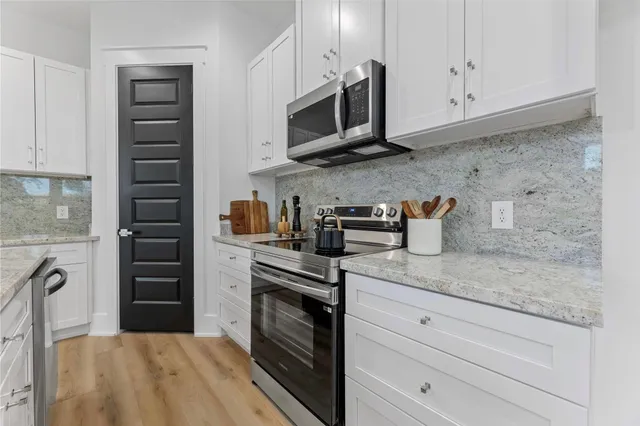 $2,050 | 518 Clinton Street, Unit B, Conroe, TX 77301