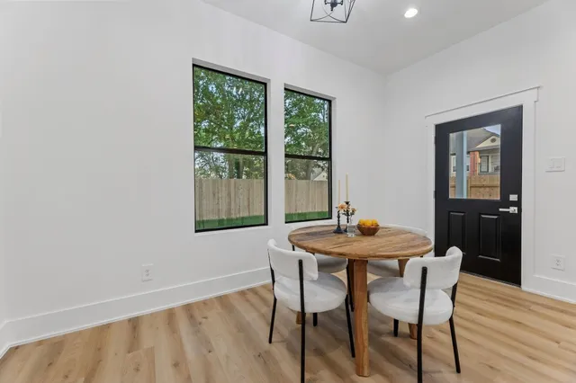 $2,050 | 518 Clinton Street, Unit B, Conroe, TX 77301