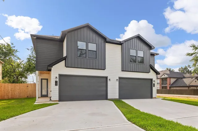 $2,050 | 518 Clinton Street, Unit B, Conroe, TX 77301