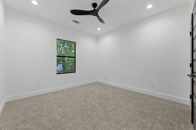 $2,050 | 518 Clinton Street, Unit B, Conroe, TX 77301