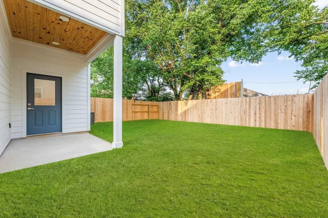 $2,050 | 518 Clinton Street, Unit B, Conroe, TX 77301