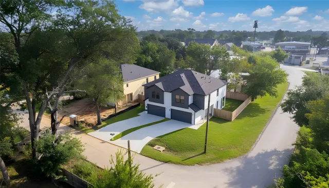 $2,050 | 518 Clinton Street, Unit B, Conroe, TX 77301