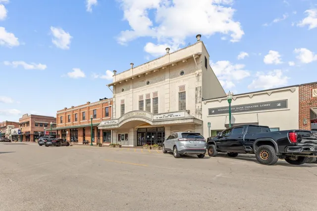 $2,050 | 518 Clinton Street, Unit B, Conroe, TX 77301