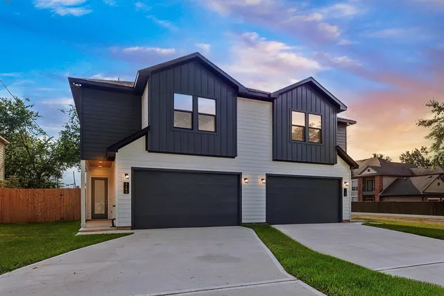 $2,050 | 518 Clinton Street, Unit B, Conroe, TX 77301