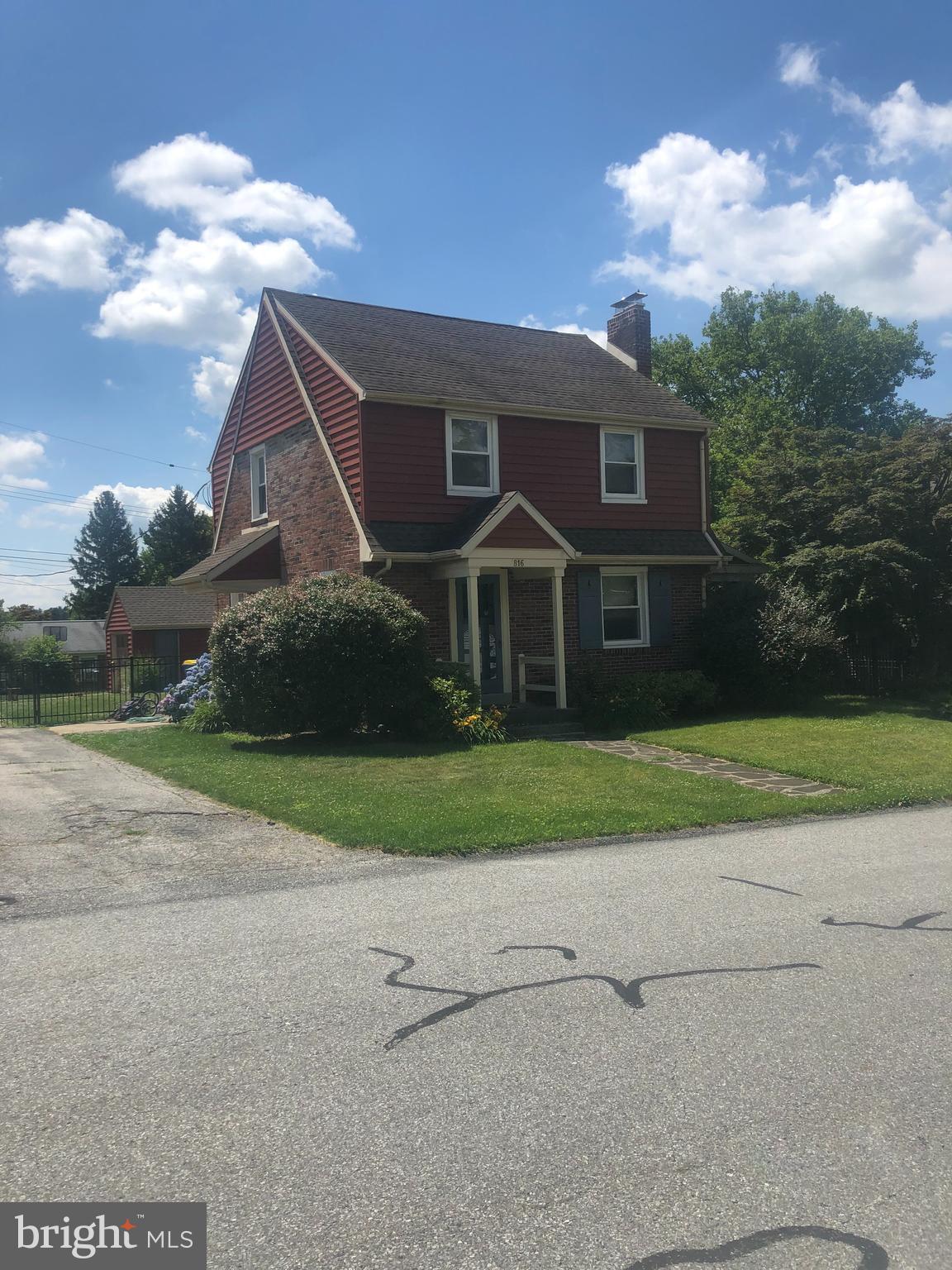 816 Grandview Road York, PA 17403 - Photo 3 of 32 Gallery Image 3