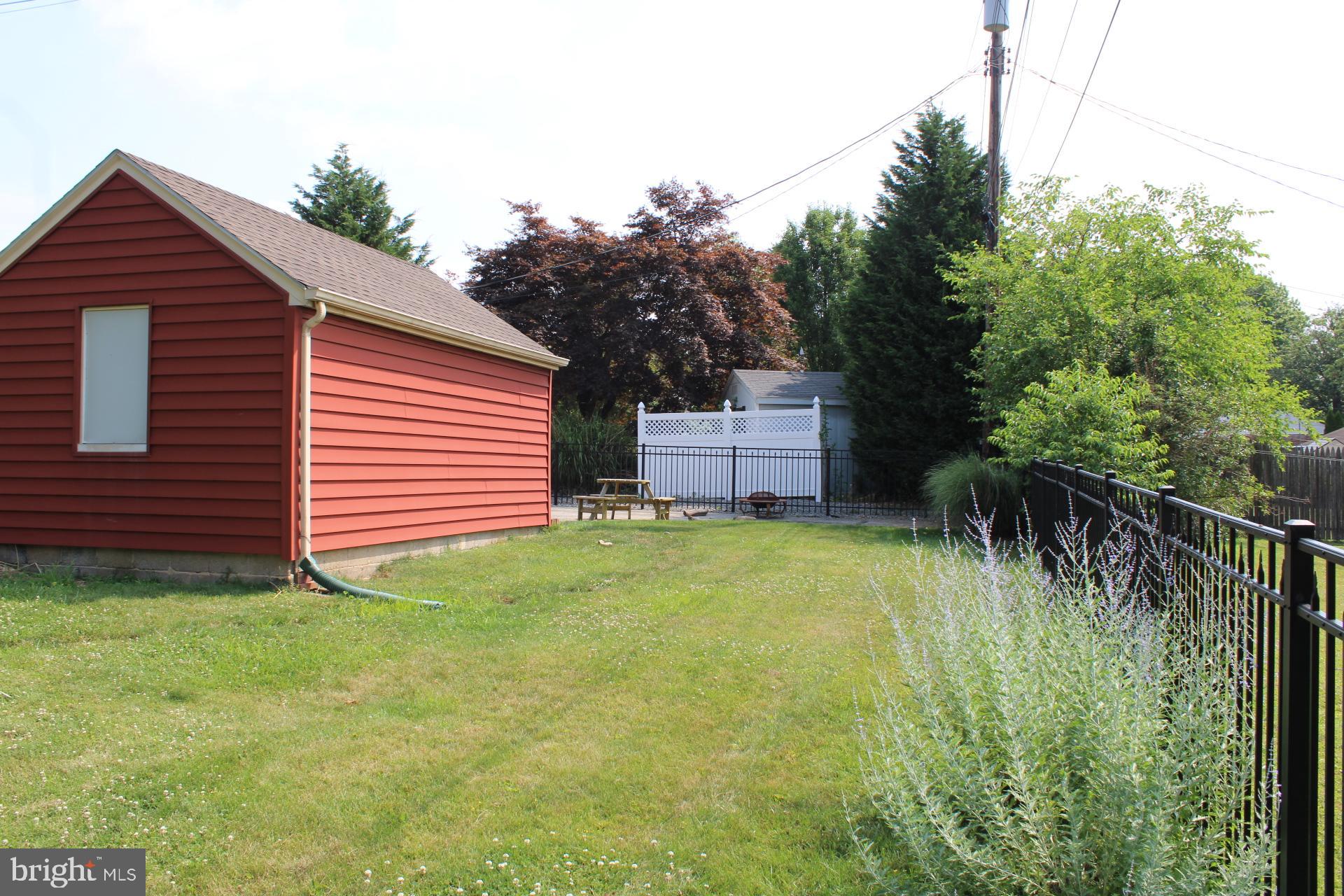 816 Grandview Road York, PA 17403 - Photo 7 of 32 Gallery Image 7