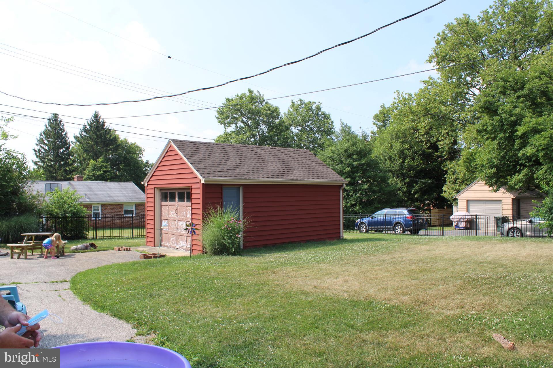 816 Grandview Road York, PA 17403 - Photo 8 of 32 Gallery Image 8