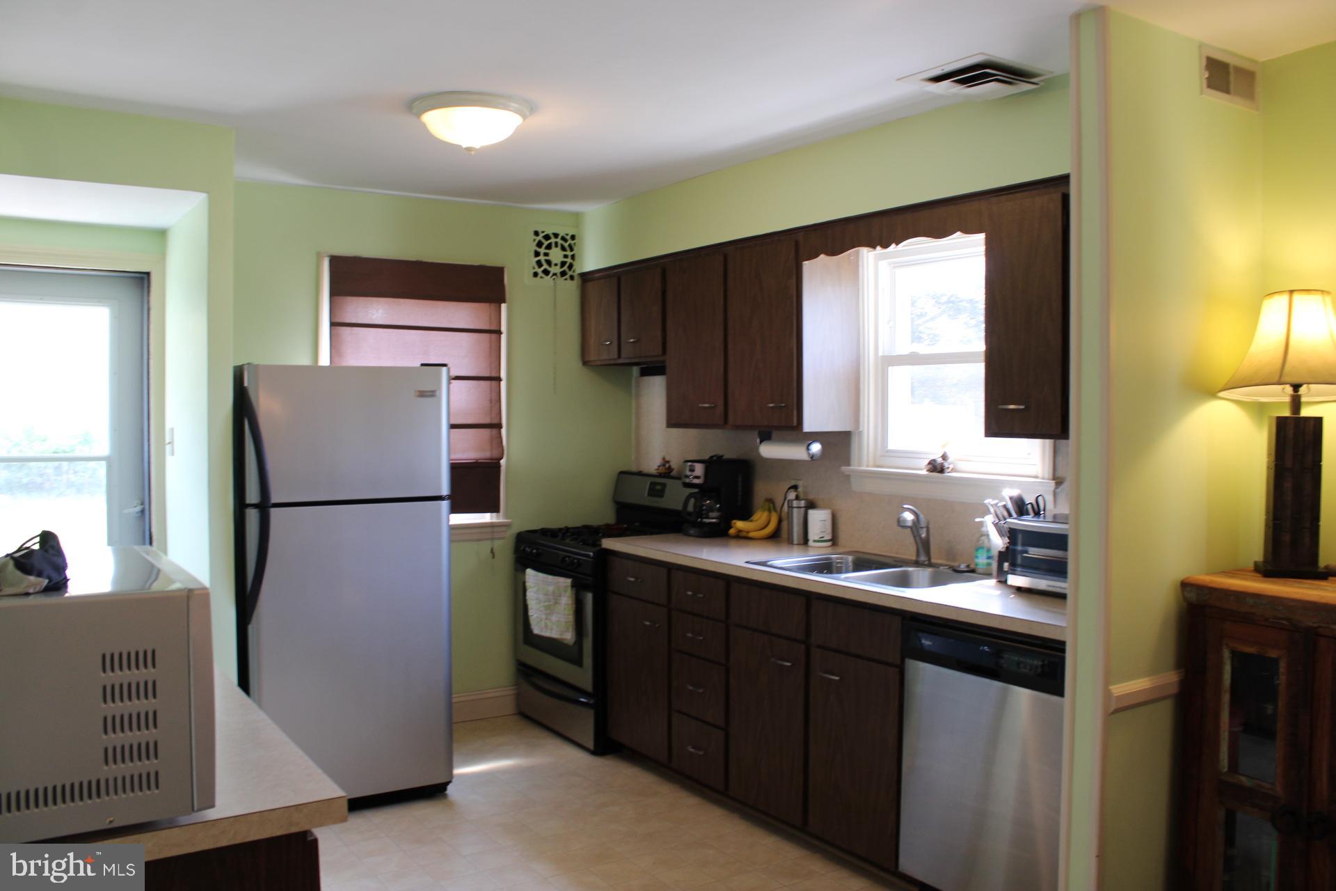816 Grandview Road York, PA 17403 - Photo 9 of 32 Gallery Image 9