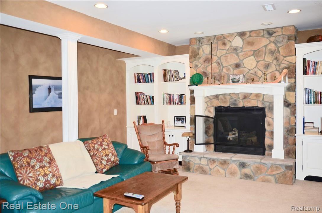 85 Ridge Field Court Oxford, MI 48371 - Photo 23 of 31 Nice family space.