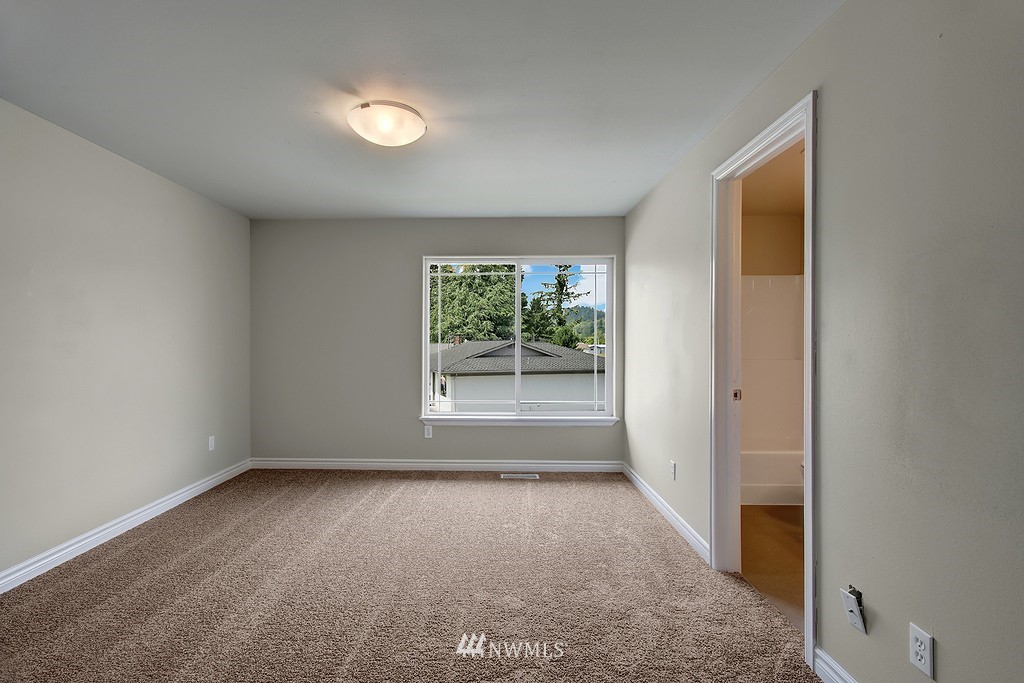 425 Rowland Road, Unit B Sedro-Woolley, WA 98284 - Photo 13 of 17 Gallery Image 13