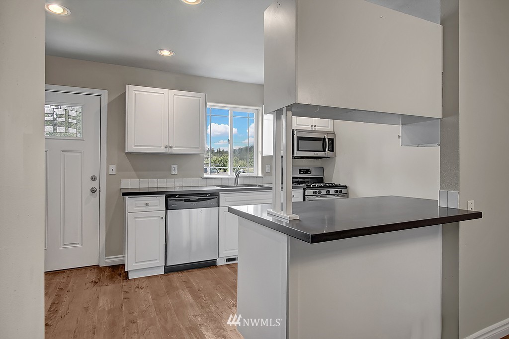 425 Rowland Road, Unit B Sedro-Woolley, WA 98284 - Photo 3 of 17 Gallery Image 3