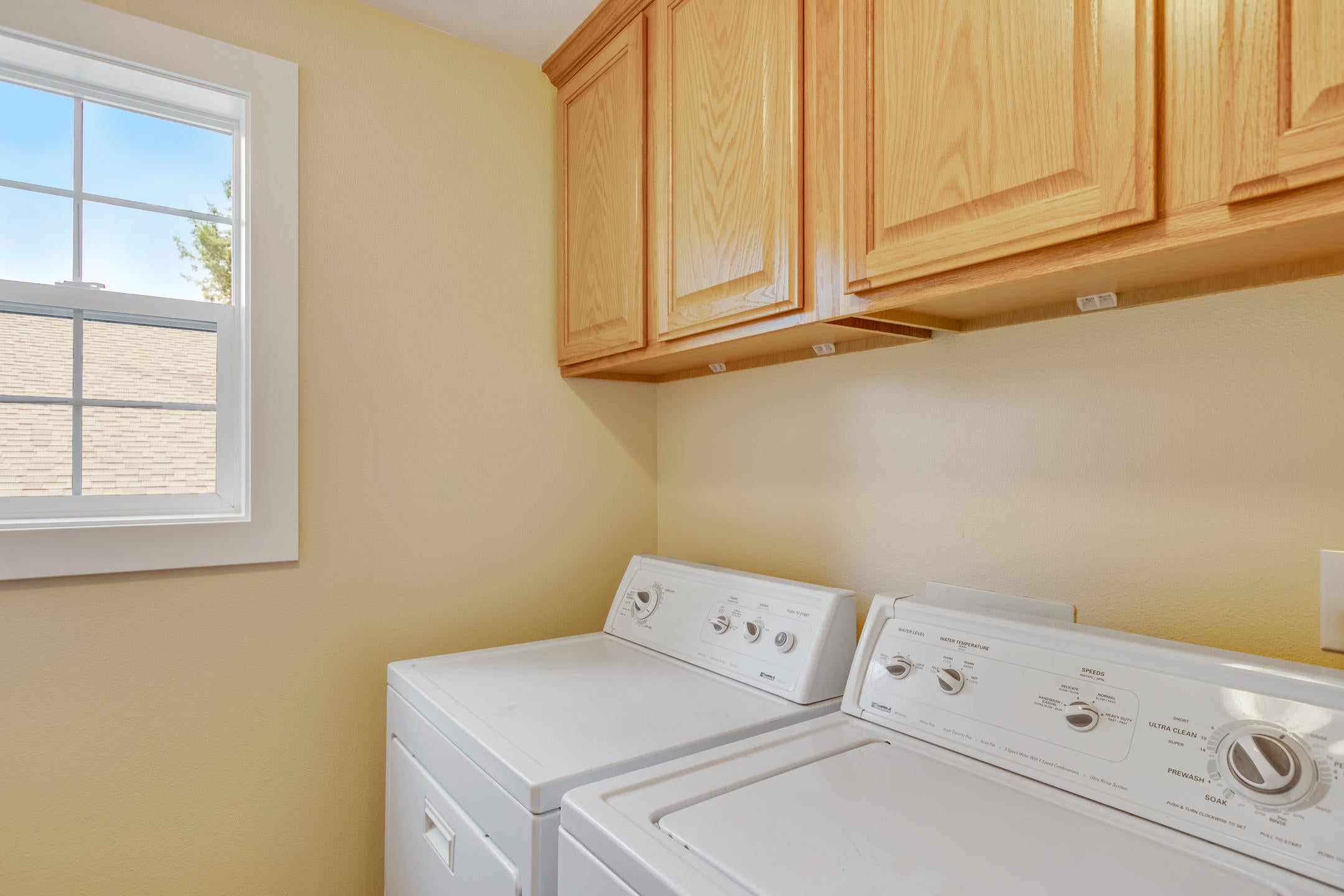 20222 Star Ridge Court Bend, OR 97703 - Photo 15 of 18 Laundry Room