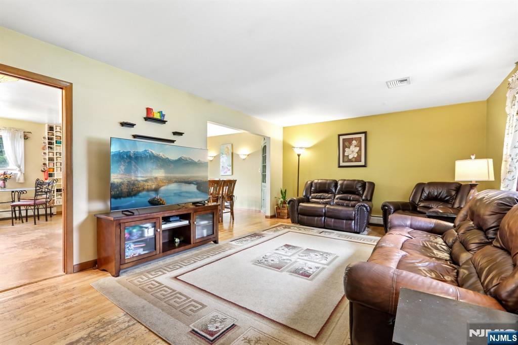 123 Midwood Road Paramus, NJ 07652 - Photo 16 of 46