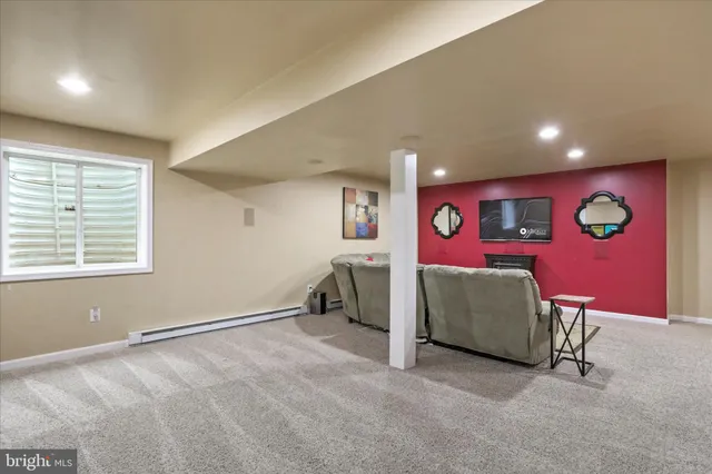 a view of livingroom with furniture