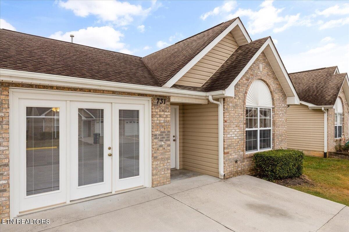 731 High Point Way, Knoxville, TN 37912 - Photo 3 of 25 a view of a house with a yard