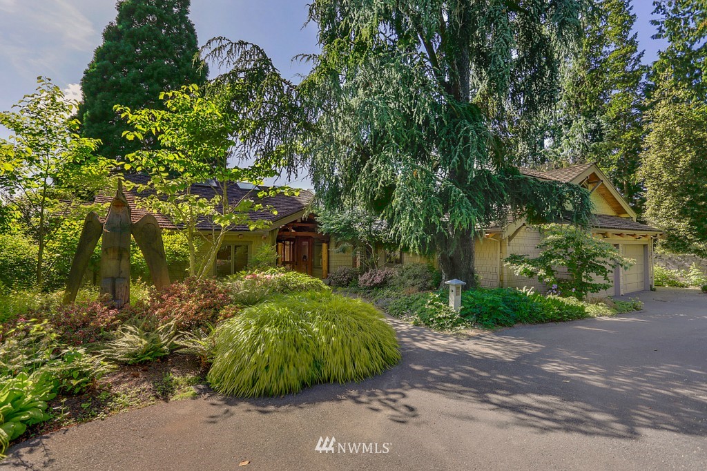 4347 Hunts Point Road Hunts Point, WA 98004 - Photo 2 of 23
