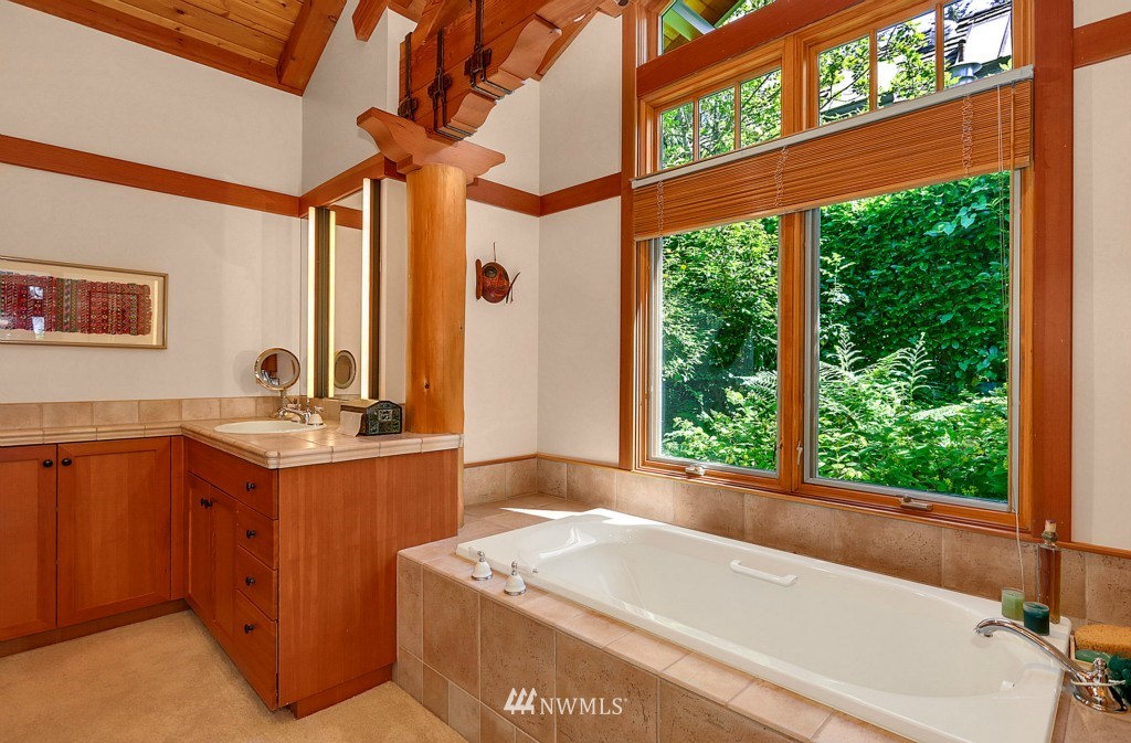 4347 Hunts Point Road Hunts Point, WA 98004 - Photo 12 of 23