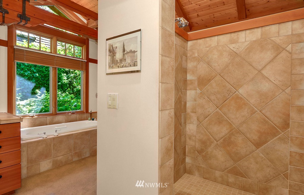 4347 Hunts Point Road Hunts Point, WA 98004 - Photo 13 of 23