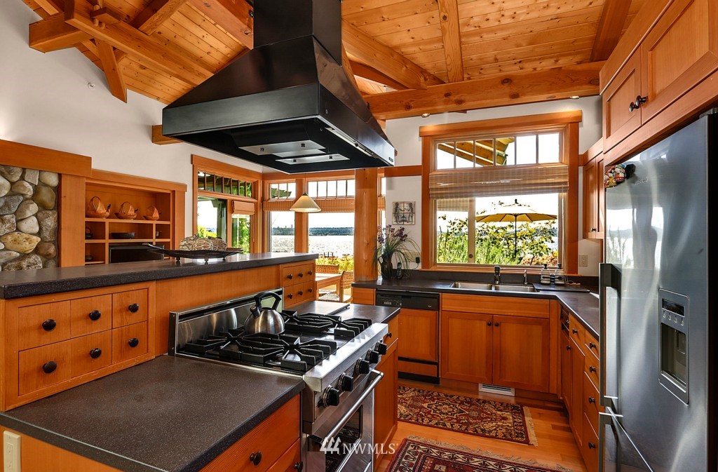 4347 Hunts Point Road Hunts Point, WA 98004 - Photo 9 of 23