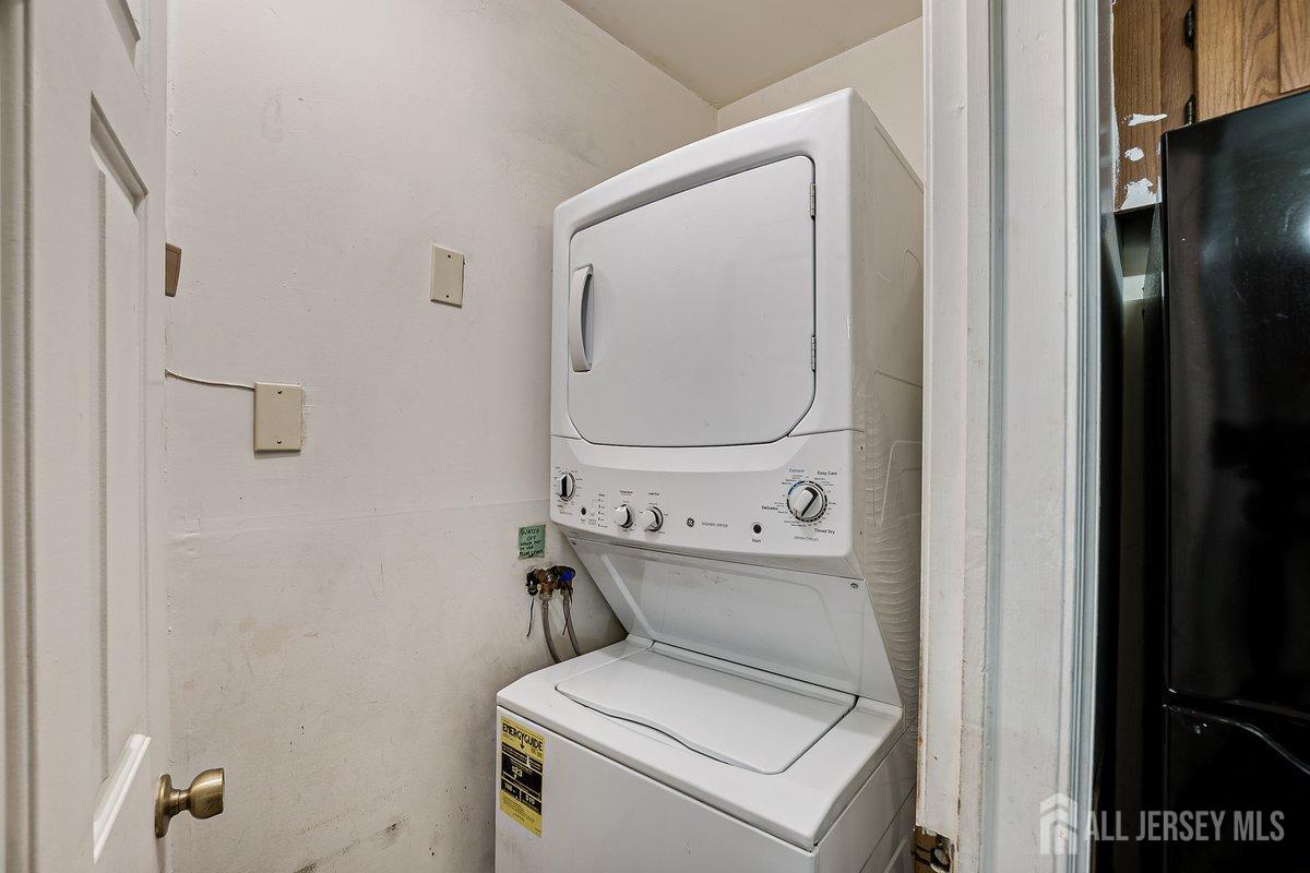 5001 Stonehedge Road Edison, NJ 08820 - Photo 13 of 22 a utility room with dryer and washer