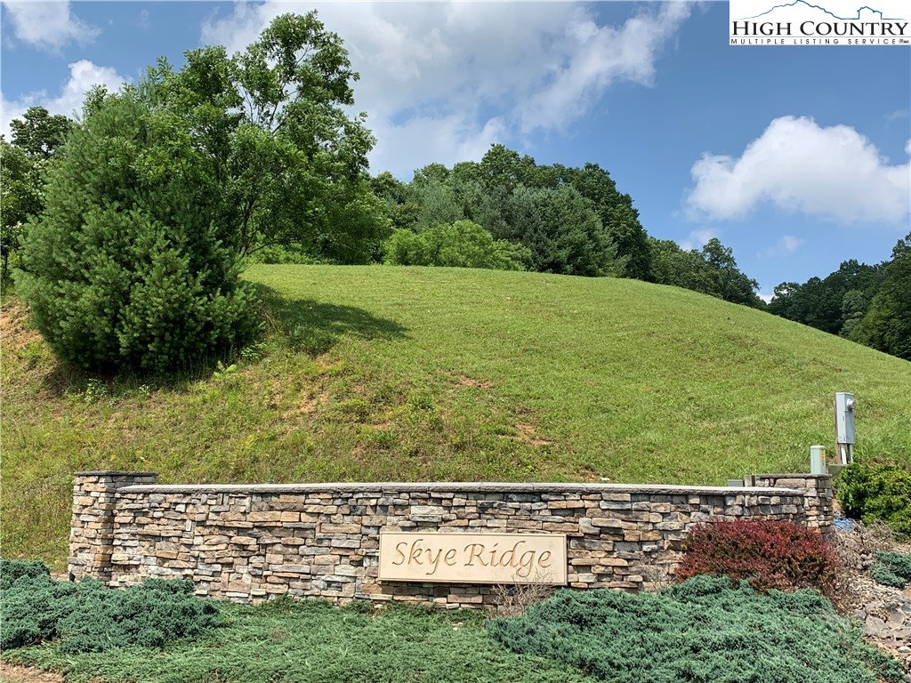 Lot 3 Skye Ridge Drive West Jefferson, NC 28694 - Photo 10 of 17 a view of a yard with wooden fence