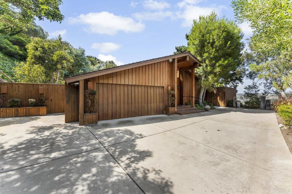 7675 Via Capri La Jolla, CA 92037 - Photo 12 of 75