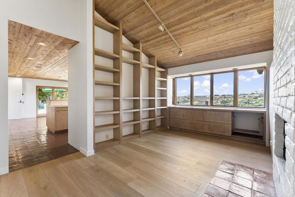 7675 Via Capri La Jolla, CA 92037 - Photo 19 of 75 a view of an empty room with a window