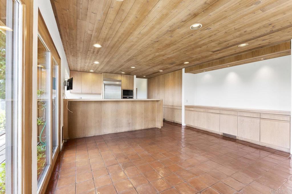 7675 Via Capri La Jolla, CA 92037 - Photo 25 of 75