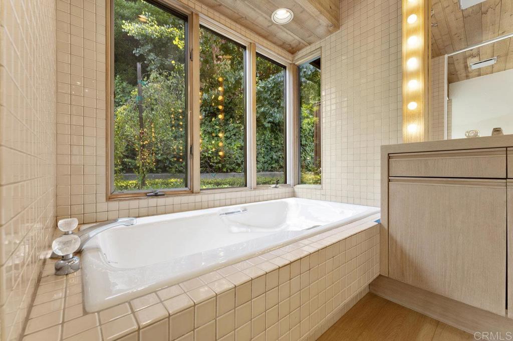 7675 Via Capri La Jolla, CA 92037 - Photo 32 of 75 a bath tub sitting in a bathroom next to a window