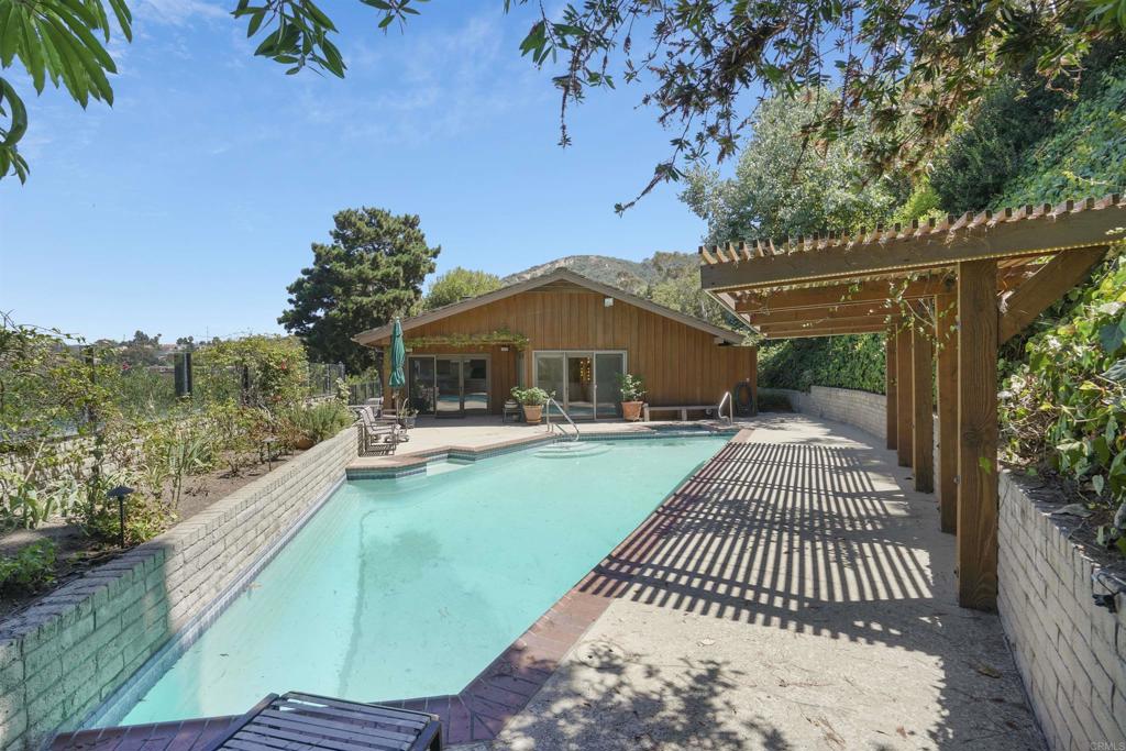 7675 Via Capri La Jolla, CA 92037 - Photo 45 of 75