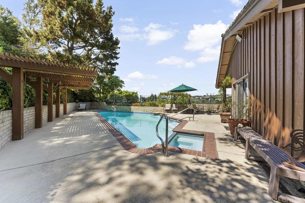 7675 Via Capri La Jolla, CA 92037 - Photo 49 of 75