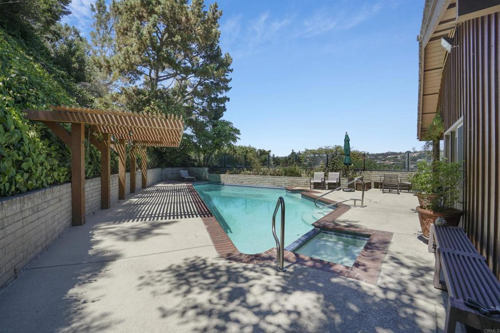 7675 Via Capri La Jolla, CA 92037 - Photo 51 of 75