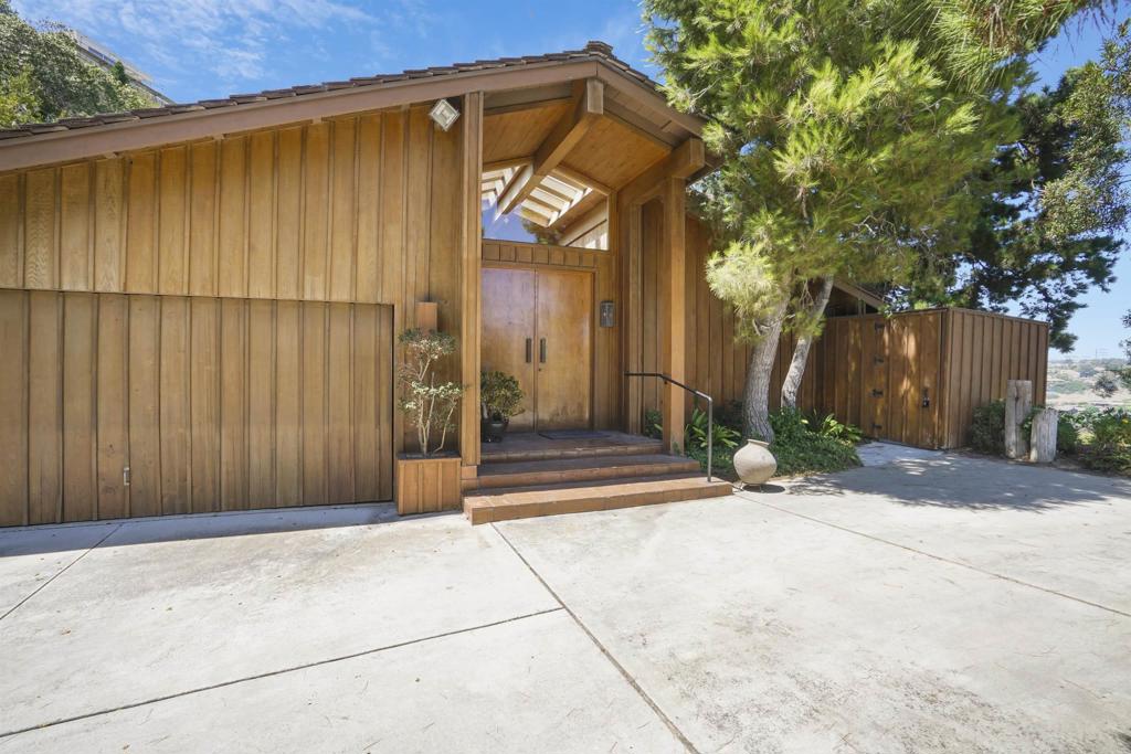 7675 Via Capri La Jolla, CA 92037 - Photo 6 of 75