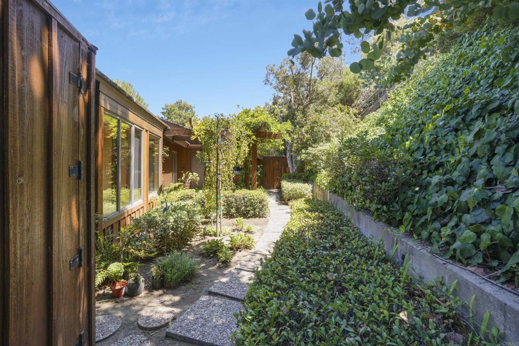 7675 Via Capri La Jolla, CA 92037 - Photo 64 of 75 a view of a back yard of the house