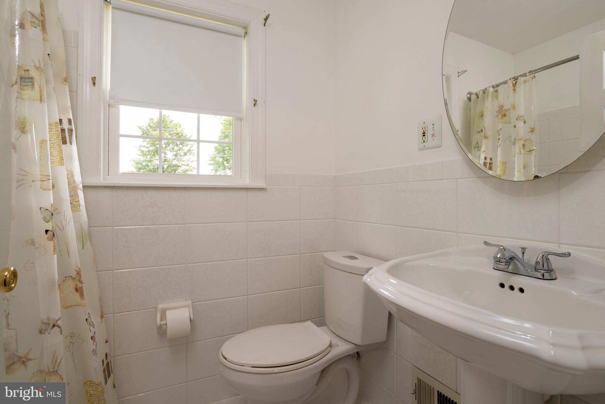 602 Exton Road Hatboro, PA 19040 - Photo 17 of 21 Updated Full Bath