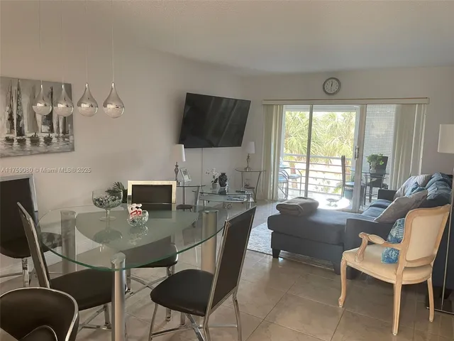 $3,600 | 1541 South Ocean Boulevard, Unit 318, Lauderdale-by-the-Sea, FL 33062