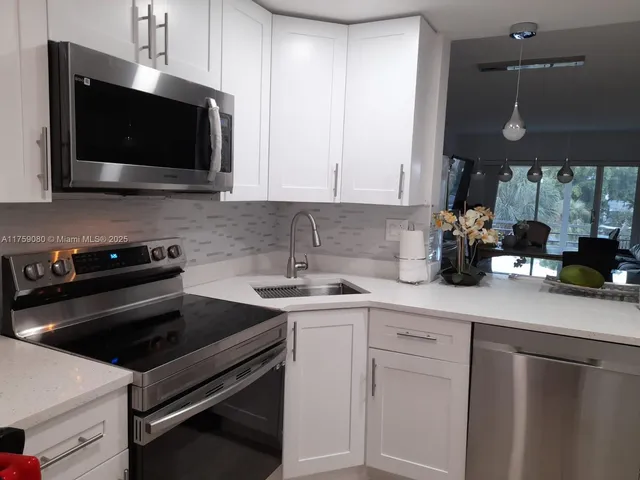 $3,600 | 1541 South Ocean Boulevard, Unit 318, Lauderdale-by-the-Sea, FL 33062