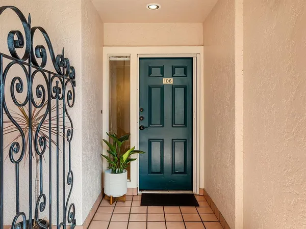 a view of entryway with a potted plant