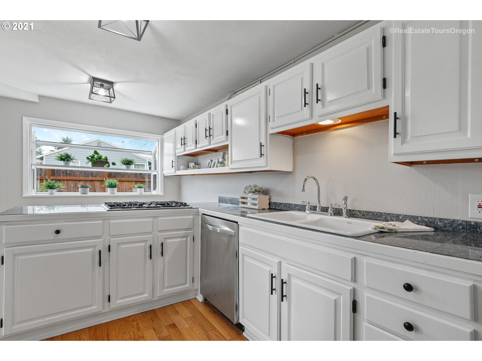 158 Canemah Road Oregon City, OR 97045 - Photo 11 of 31 Gallery Image 11