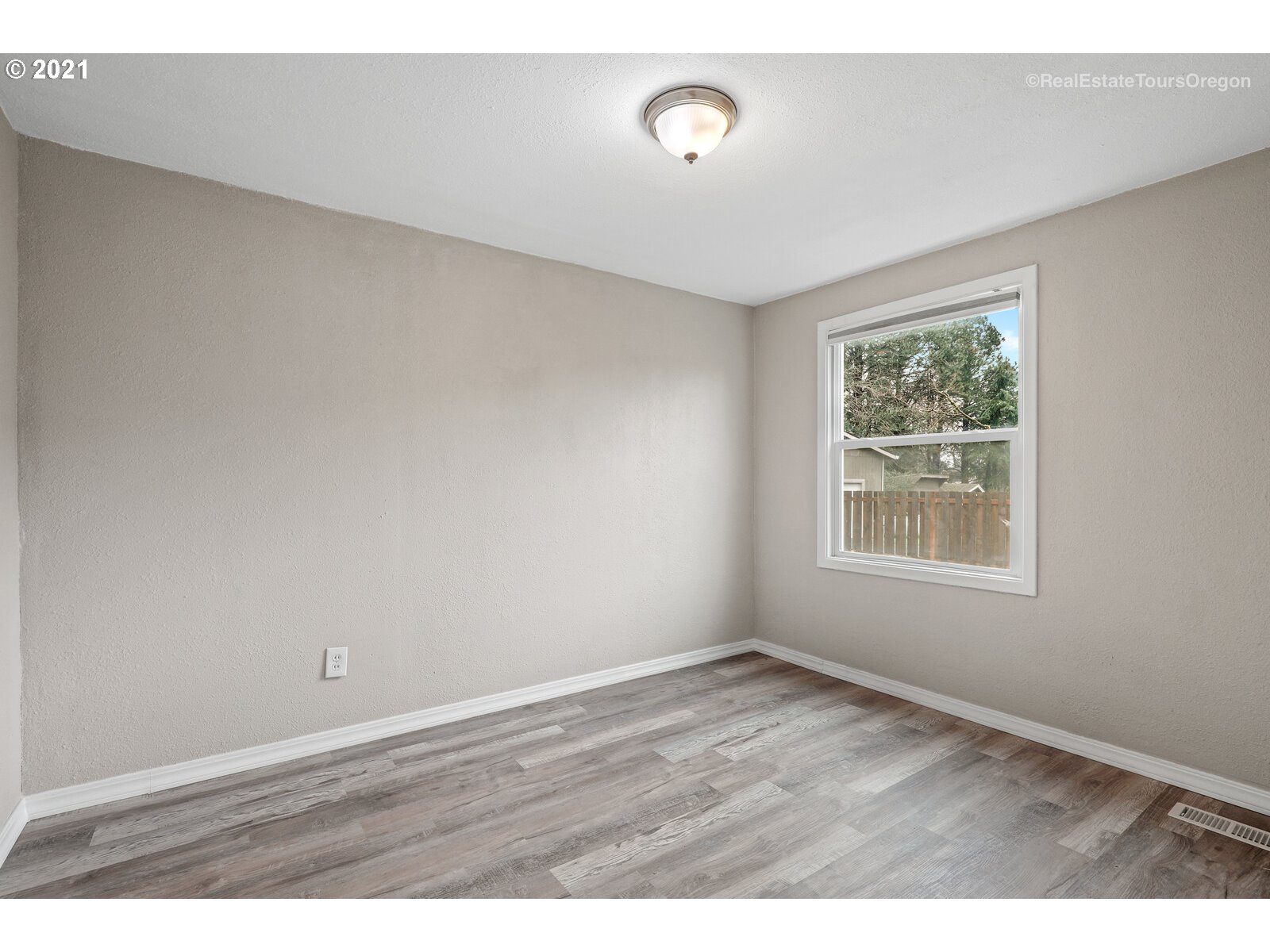158 Canemah Road Oregon City, OR 97045 - Photo 14 of 31 Gallery Image 14