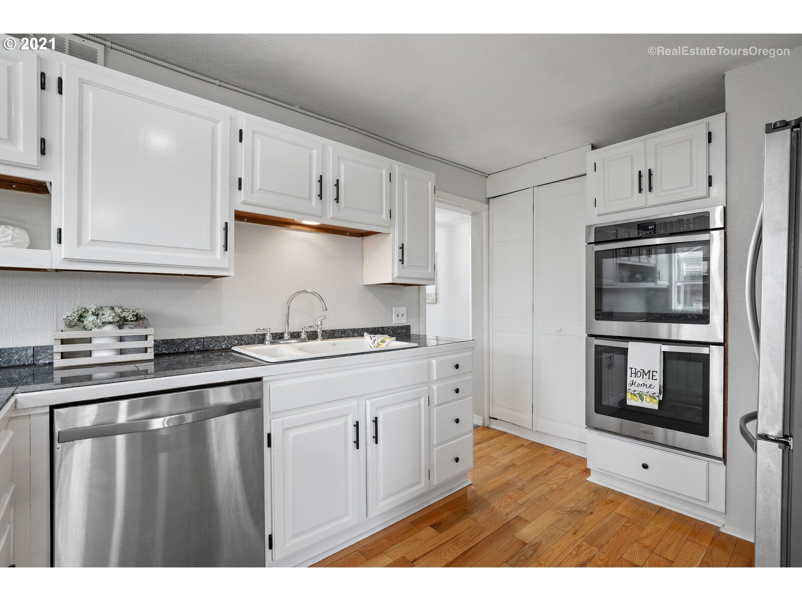 158 Canemah Road Oregon City, OR 97045 - Photo 10 of 31 Gallery Image 10