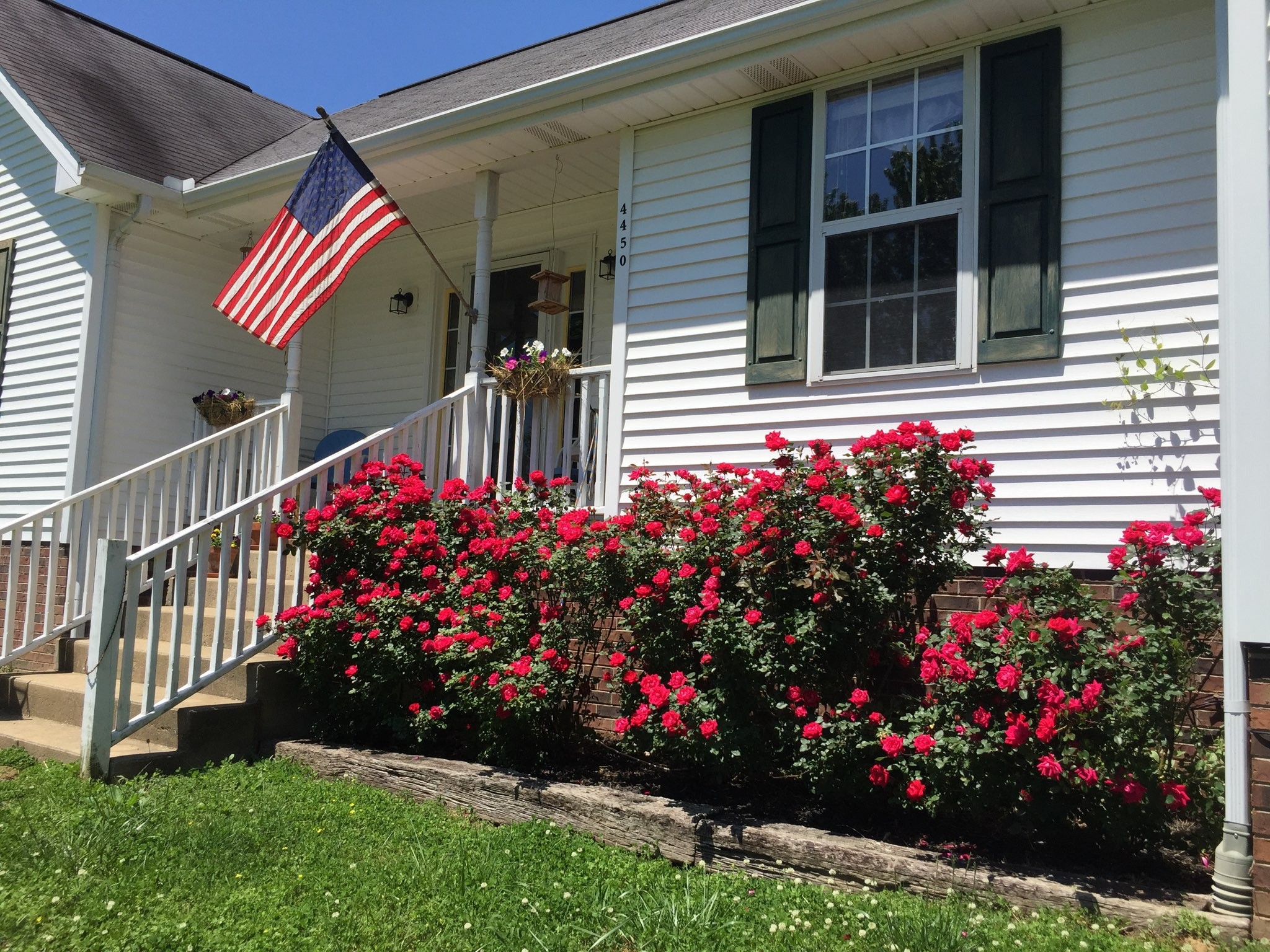 4450 Old Metal Road Palmyra, TN 37142 - Photo 2 of 38 a front view of a house