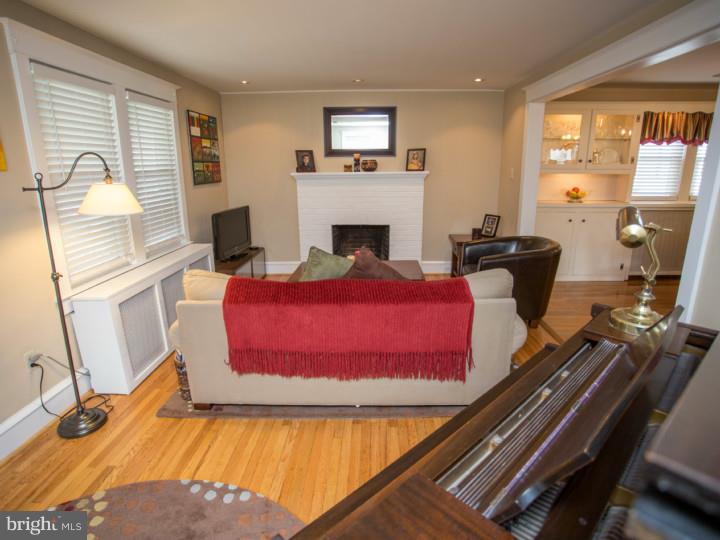 314 Pomeroy Street Ridley Park, PA 19078 - Photo 8 of 25 Living Room