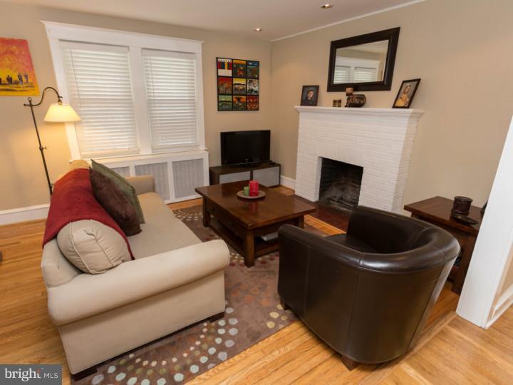 314 Pomeroy Street Ridley Park, PA 19078 - Photo 10 of 25 Living Room