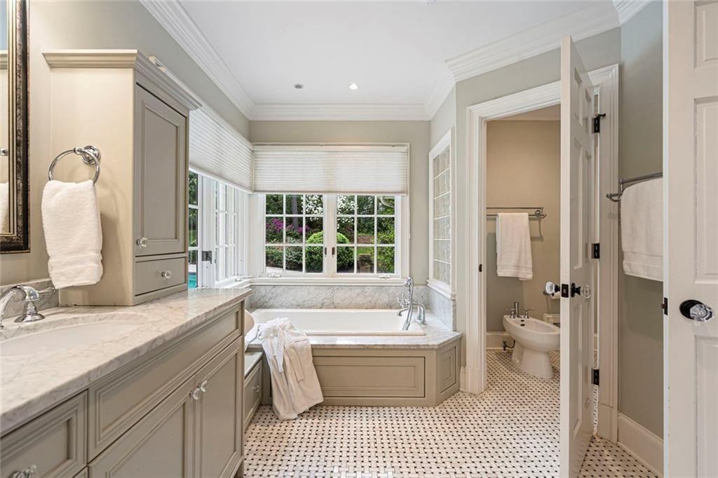 2555 Arden Road Northwest Atlanta, GA 30327 - Photo 10 of 64